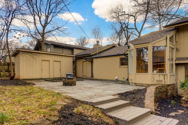 2850 S Barnes Avenue, Springfield, MO 65804