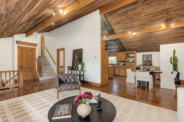 2850 S Barnes Avenue, Springfield, MO 65804