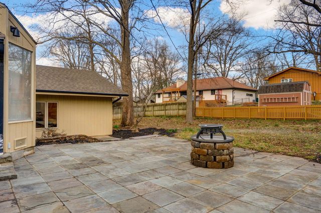 2850 S Barnes Avenue, Springfield, MO 65804