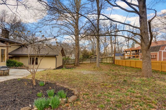 2850 S Barnes Avenue, Springfield, MO 65804