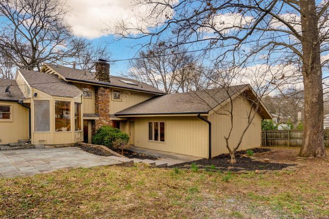 2850 S Barnes Avenue, Springfield, MO 65804