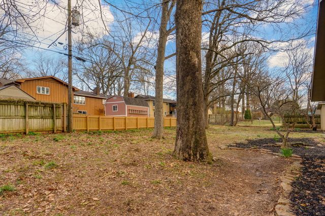 2850 S Barnes Avenue, Springfield, MO 65804