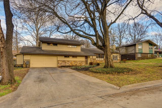 2850 S Barnes Avenue, Springfield, MO 65804