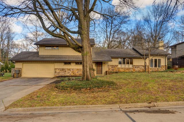 2850 S Barnes Avenue, Springfield, MO 65804