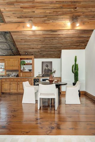 2850 S Barnes Avenue, Springfield, MO 65804