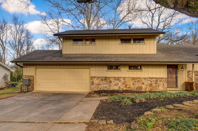 2850 S Barnes Avenue, Springfield, MO 65804