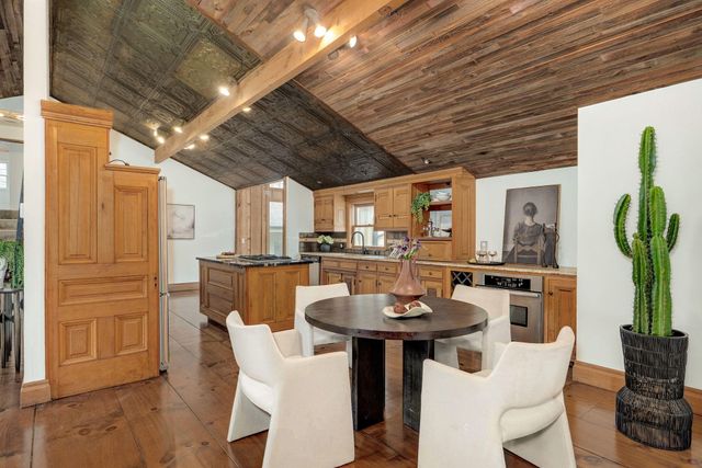 2850 S Barnes Avenue, Springfield, MO 65804