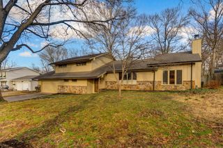 2850 S Barnes Avenue, Springfield, MO 65804