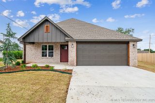 919 E 11th Street, Claremore, OK 74017