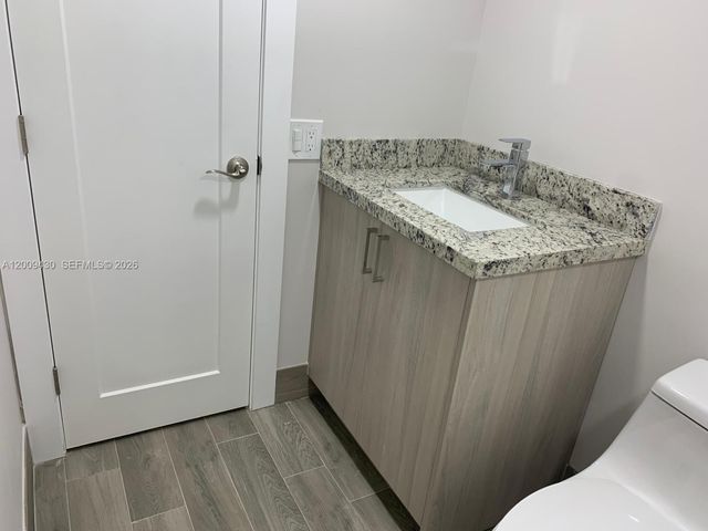 8425 NW 8th St 303, Miami, FL 33126