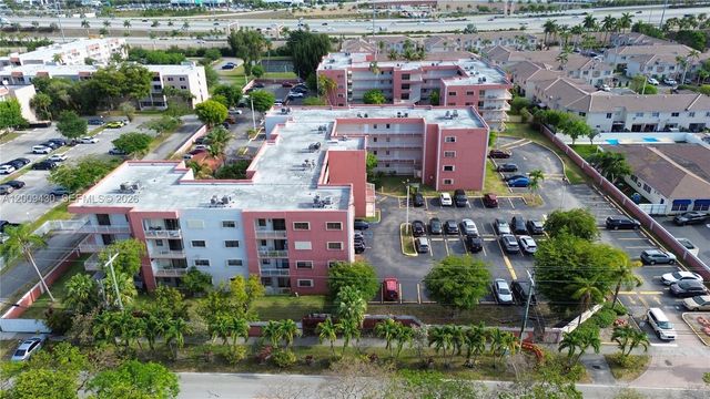 8425 NW 8th St 303, Miami, FL 33126