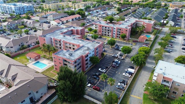 8425 NW 8th St 303, Miami, FL 33126