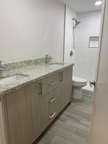 8425 NW 8th St 303, Miami, FL 33126