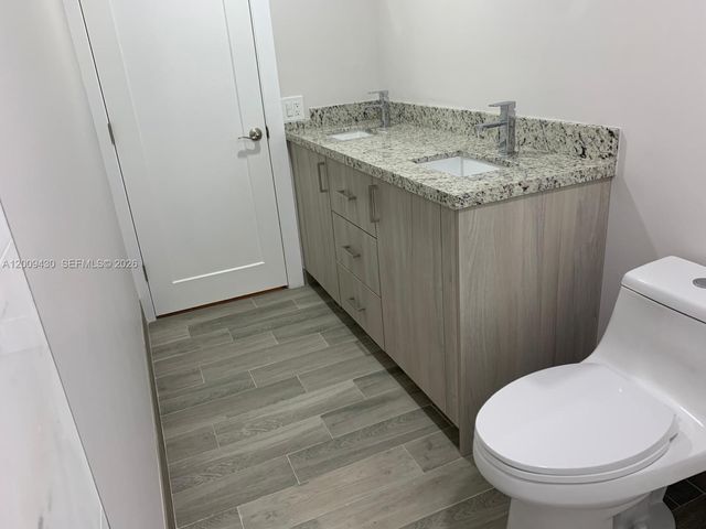 8425 NW 8th St 303, Miami, FL 33126