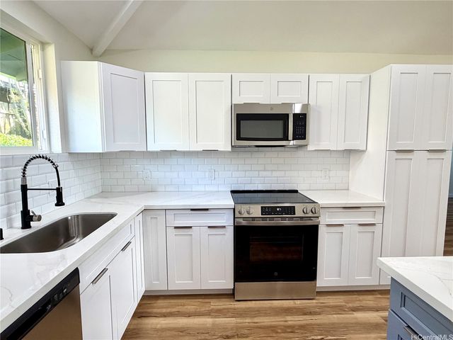 95-595 Naholoholo Street, Mililani, HI 96789