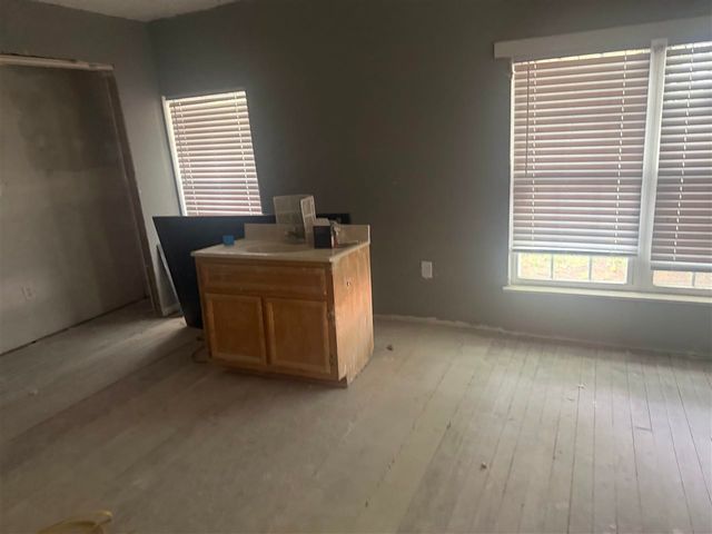 210 SW I Ave, Lawton, OK 73501
