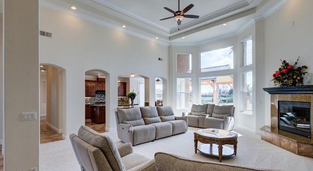 13209 E Falcon Meadow Lane, Clovis, CA 93619