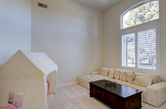 13209 E Falcon Meadow Lane, Clovis, CA 93619