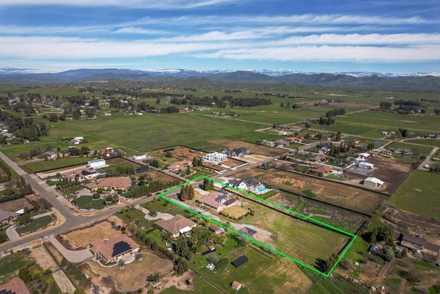 13209 E Falcon Meadow Lane, Clovis, CA 93619