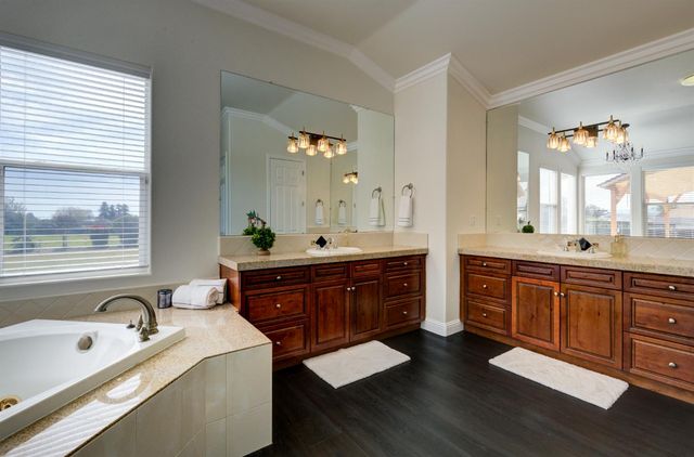 13209 E Falcon Meadow Lane, Clovis, CA 93619