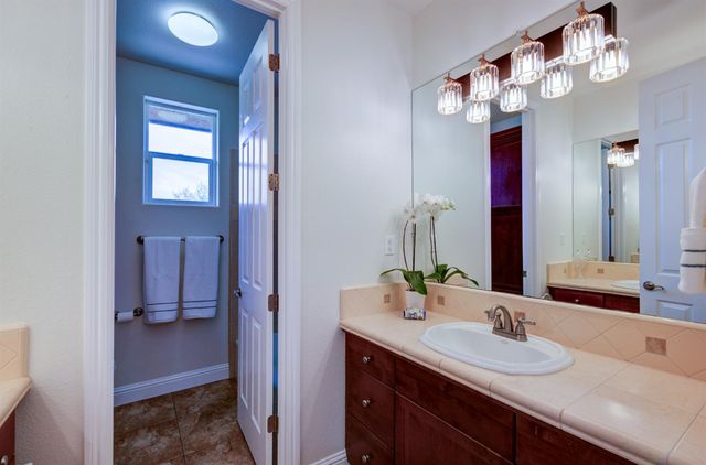 13209 E Falcon Meadow Lane, Clovis, CA 93619