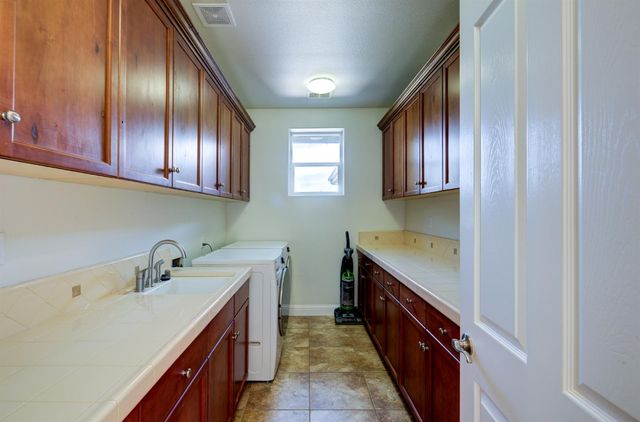 13209 E Falcon Meadow Lane, Clovis, CA 93619