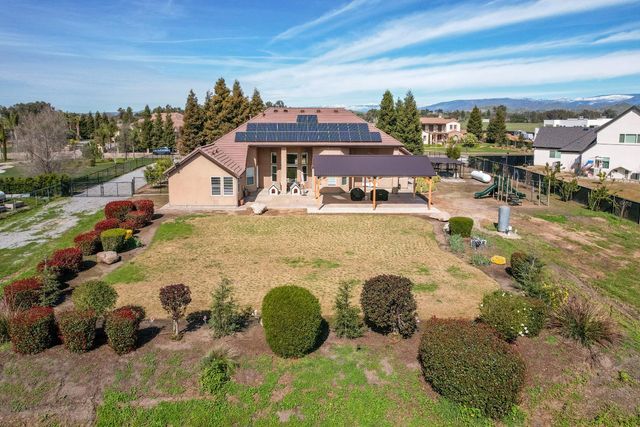13209 E Falcon Meadow Lane, Clovis, CA 93619