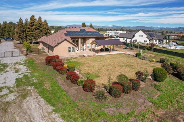 13209 E Falcon Meadow Lane, Clovis, CA 93619