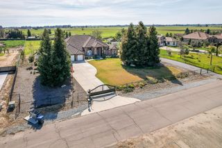 13209 E Falcon Meadow Lane, Clovis, CA 93619