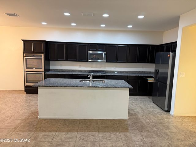 12468 N Sandby Green Drive, Marana, AZ 85653