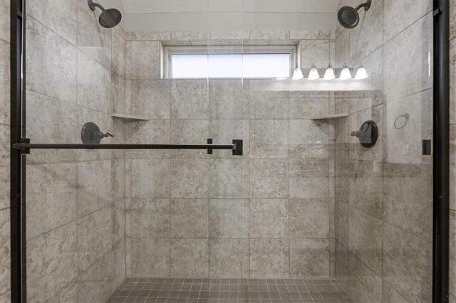 8204 NW 74th Street, Kansas City, MO 64152