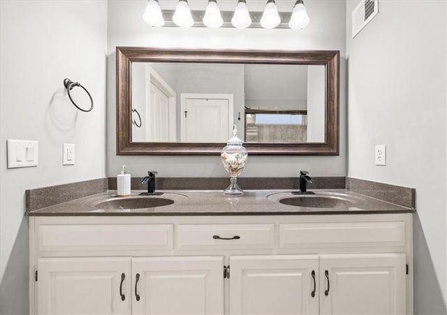 8204 NW 74th Street, Kansas City, MO 64152