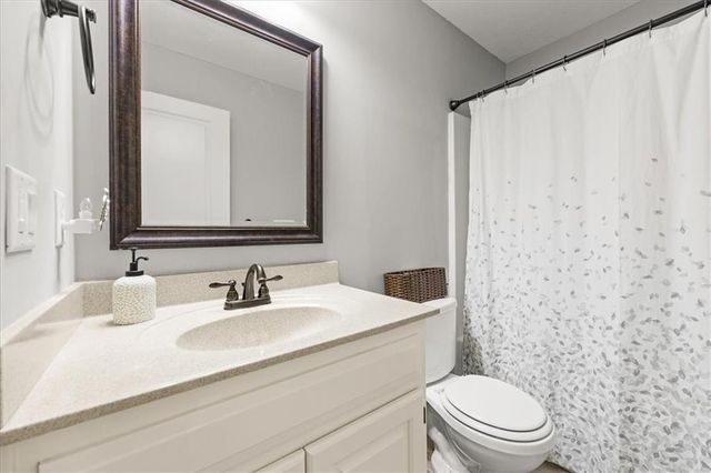 8204 NW 74th Street, Kansas City, MO 64152