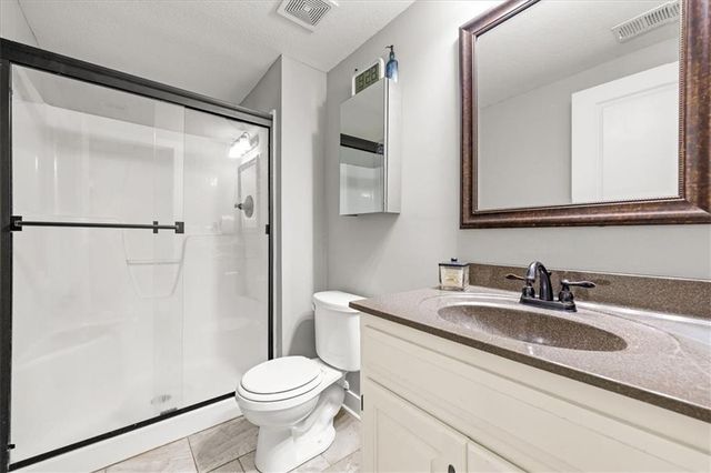 8204 NW 74th Street, Kansas City, MO 64152