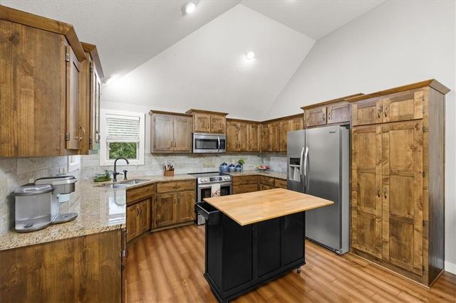 8204 NW 74th Street, Kansas City, MO 64152