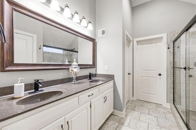 8204 NW 74th Street, Kansas City, MO 64152