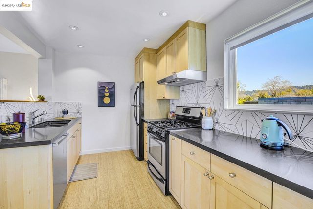 2327 10Th St 4, Berkeley, CA 94710