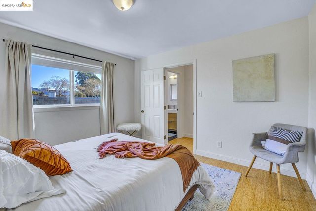 2327 10Th St 4, Berkeley, CA 94710