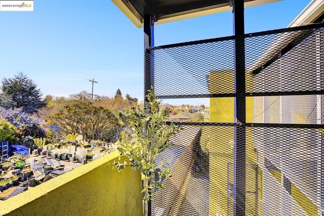 2327 10Th St 4, Berkeley, CA 94710