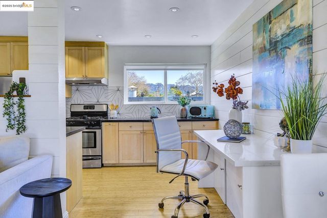2327 10Th St 4, Berkeley, CA 94710
