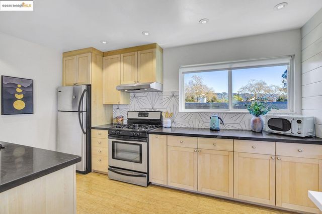 2327 10Th St 4, Berkeley, CA 94710