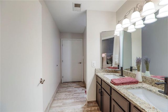 200 Main Street 513, Kansas City, MO 64105