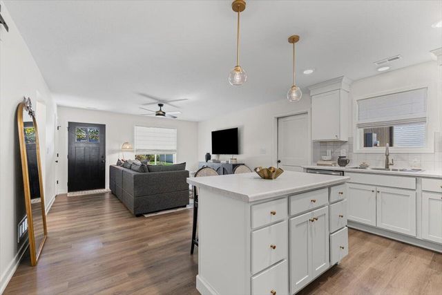 6781 E SOUTH FIELD DR, Columbia, MO 65201