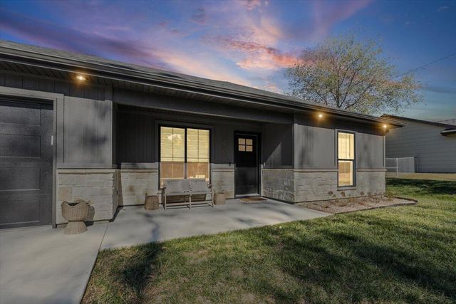 6781 E SOUTH FIELD DR, Columbia, MO 65201