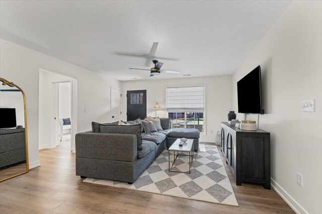 6781 E SOUTH FIELD DR, Columbia, MO 65201