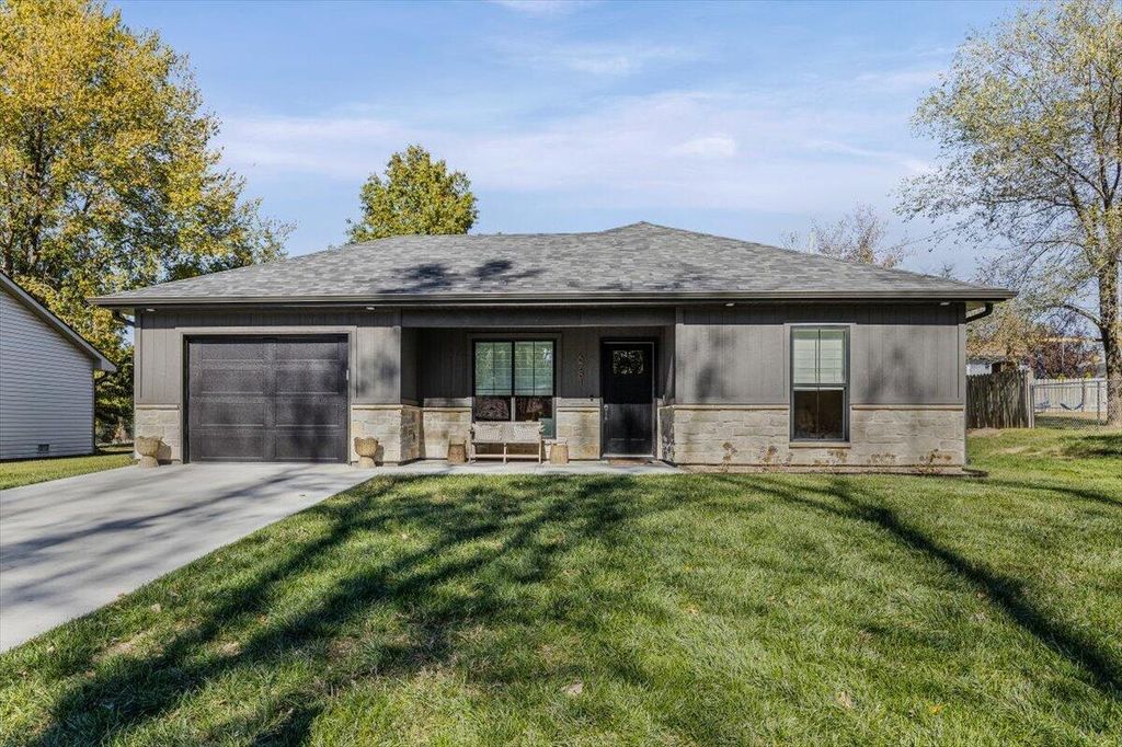 6781 E SOUTH FIELD DR, Columbia, MO 65201