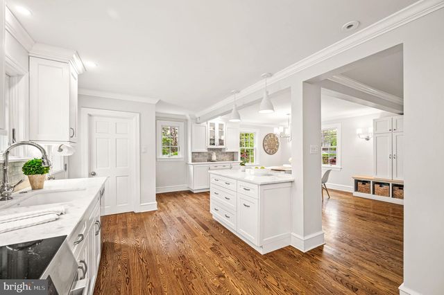 497 SAINT DAVIDS AVE, Wayne, PA 19087