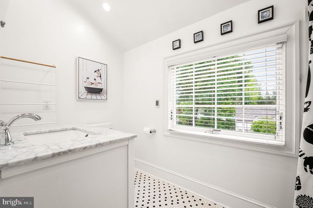 497 SAINT DAVIDS AVE, Wayne, PA 19087