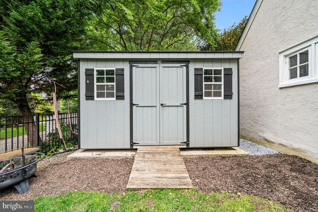 497 SAINT DAVIDS AVE, Wayne, PA 19087