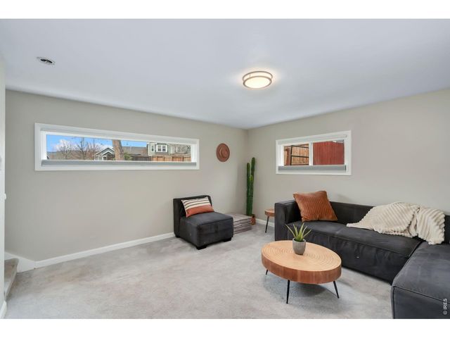 537 Crestmore Pl, Fort Collins, CO 80521